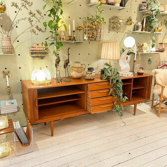 Vintage Deens dressoir sideboard | Sprinkelhop