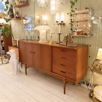 Vintage jaren 60 dressoir sideboard | SprinkelhopVintage jaren 60 dressoir sideboard | Sprinkelhop