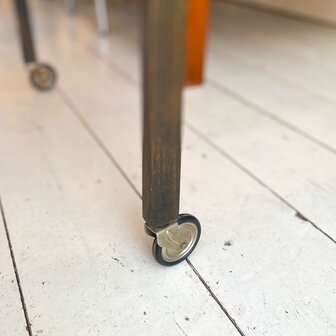Vintage verrijdbaar naaitafeltje jaren 60/70 | Sprinkelhop