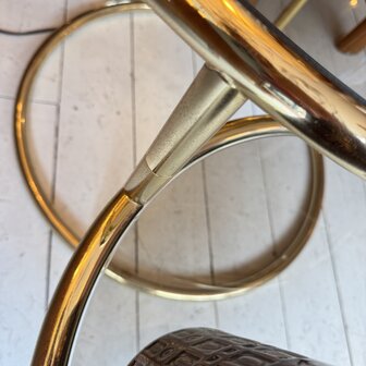 Vintage 1980s messing 3 laags ronde rookglazen swivel salontafel | Sprinkelhop