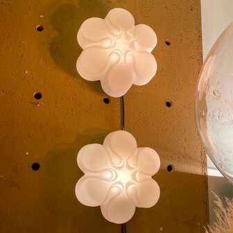 Vintage BEGA Leuchten wandlamp bloemvorm melkglas | Sprinkelhop