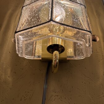 Vintage glazen wandlamp Glash&uuml;tte Limburg messing zwart 1970s