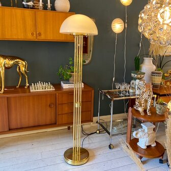 Vintage vloerlamp Glash&uuml;tte Limburg messing met melkglas | Sprinkelhop 