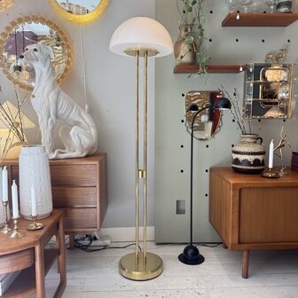 Vintage vloerlamp Glash&uuml;tte Limburg messing met melkglas | Sprinkelhop 