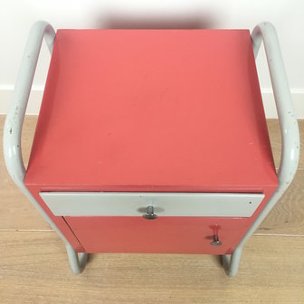 Vintage buisframe nachtkastje roze