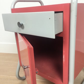 Vintage buisframe nachtkastje roze