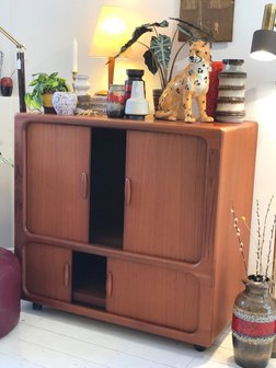 Teak tv meubel wieltjes Deens Design Dyrlund | Sprinkel + Hop