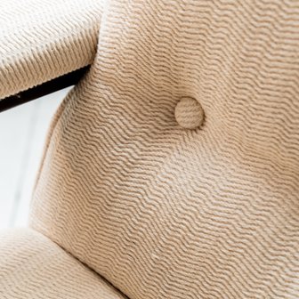 Vintage stoffen stoel fauteuil wit cr&egrave;mekleurig | Sprinkel + Hop