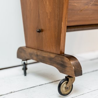 Vintage houten lectuurtafeltje met lades | Sprinkel + Hop