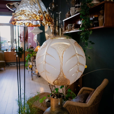 Peill Putzler glazen hanglamp globe amber leaf | Sprinkelhop