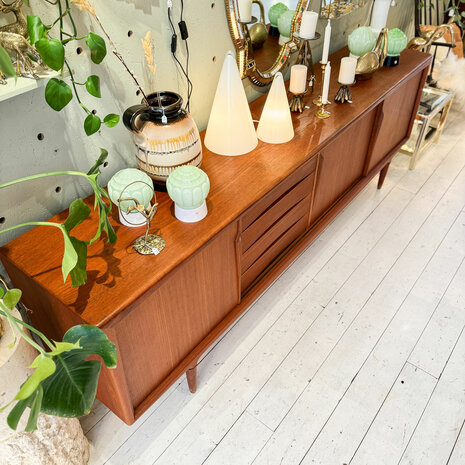 Vintage Deens dressoir sideboard Gunni Omann voor ACO Mobler | Sprinkelhop