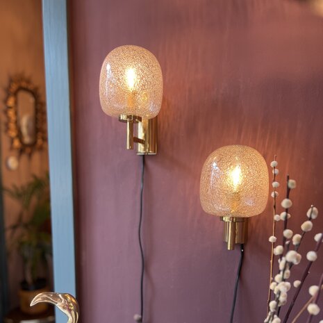 Messing wandlamp met mondgeblazen glas met belletjes | Sprinkelhop