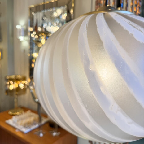 Peill & Putzler zebra gestreepte glazen bol hanglamp 1970s | Sprinkelhop