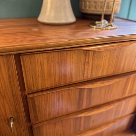 Vintage houten klein dressoir ladekast | Sprinkelhop
