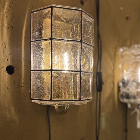 Vintage glazen wandlamp Glashütte Limburg messing zwart 1970s