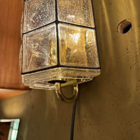 Vintage glazen wandlamp Glashütte Limburg messing zwart 1970s