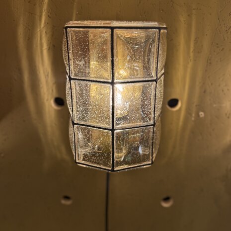 Vintage glazen wandlamp Glashütte Limburg messing zwart 1970s