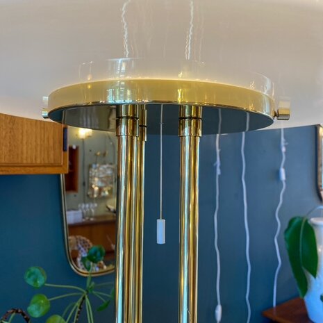 Vintage vloerlamp Glashütte Limburg messing met melkglas | Sprinkelhop 