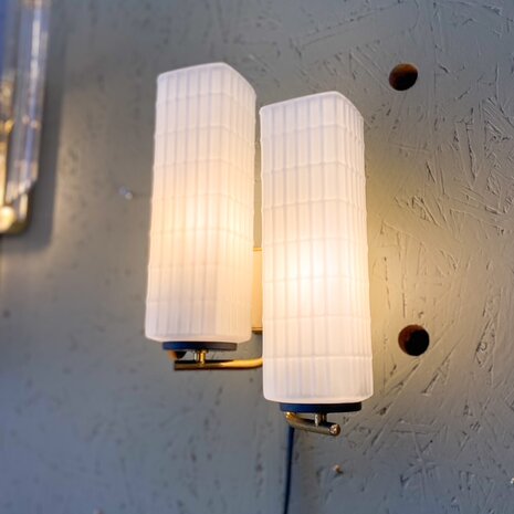 Vintage wandlampje messing melkglas 1950s | Sprinkelhop