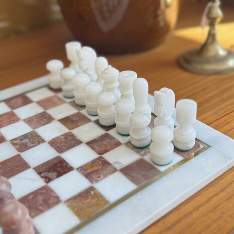 Vintage marmeren schaakspel rood met wit | Sprinkelhop