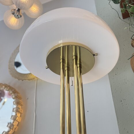 Vintage vloerlamp Glashütte Limburg messing met melkglas | Sprinkelhop 
