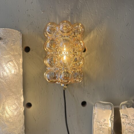 Helena Tynell voor Glashutte Limburg amber bubble glazen wandlamp| Sprinkelhop