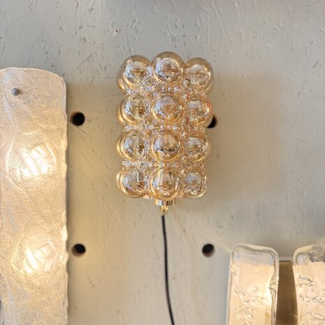 Helena Tynell voor Glashutte Limburg amber bubble glazen wandlamp| Sprinkelhop
