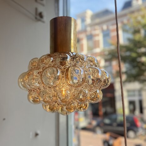 Helena Tynell grote glazen bubble hanglamp amber | Sprinkelhop
