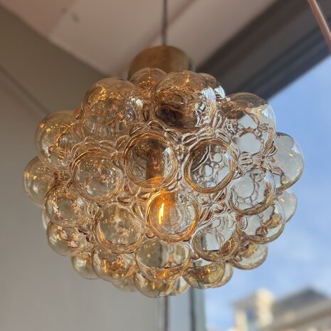 Helena Tynell grote glazen bubble hanglamp amber | Sprinkelhop