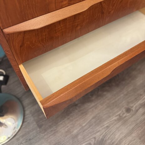 Vintage zeldzame midcentury teak Deense ladekast met 8 lades | SprinkelhopVintage zeldzame midcentury teak Deense ladekast met 