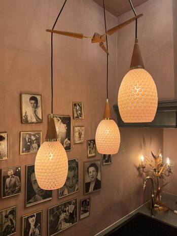 Jaren &#039;50 teak hanglamp met honeycomb glazen kelken | Sprinkelhop