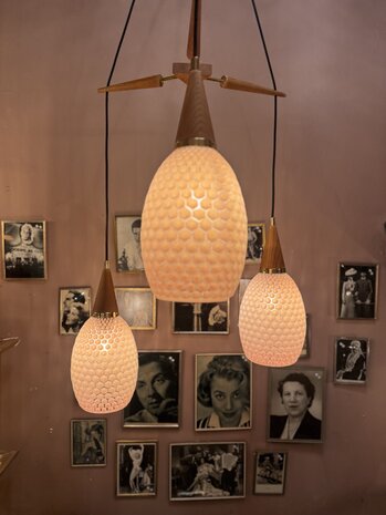 Jaren &#039;50 teak hanglamp met honeycomb glazen kelken | Sprinkelhop