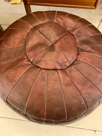 Vintage ronde leren lapjespoef wijnrood | Sprinkelhop