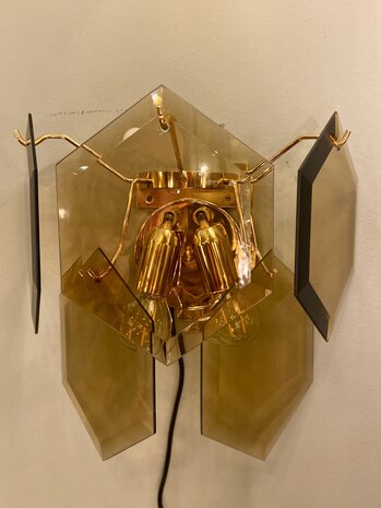 Vintage hexagon rookglazen platen wandlamp messing 2-laags | Sprinkelhop