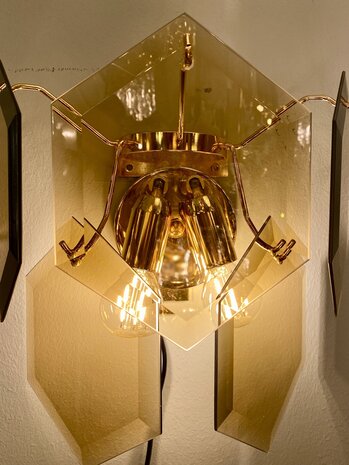 Vintage hexagon rookglazen platen wandlamp messing 2-laags | Sprinkelhop