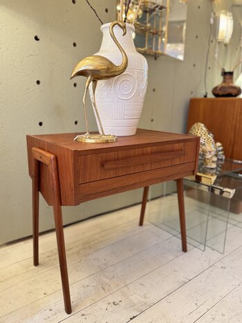 Vintage mid-century Deens nachtkastje naaitafeltje teak 1960s | Sprinkelhop