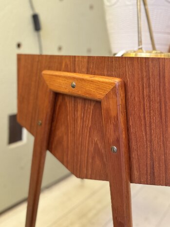 Vintage mid-century Deens nachtkastje naaitafeltje teak 1960s | Sprinkelhop