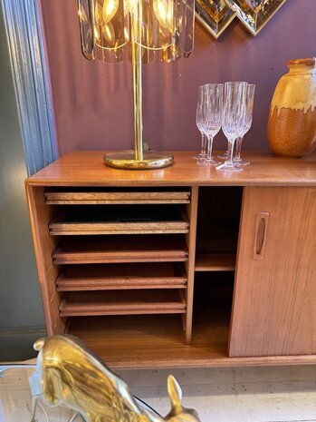 Deens teak dressoir sideboard kast met schuifdeuren | Sprinkelhop