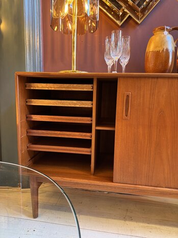 Deens teak dressoir sideboard kast met schuifdeuren | Sprinkelhop