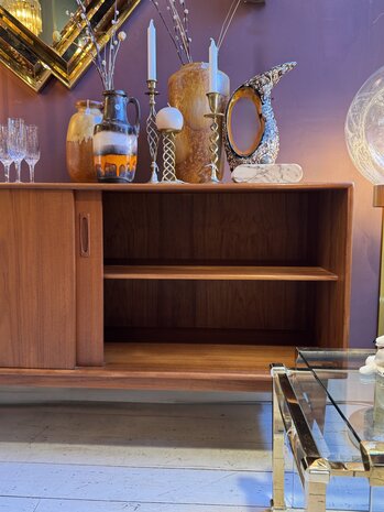 Deens teak dressoir sideboard kast met schuifdeuren | Sprinkelhop