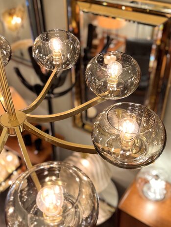 Jaren '70 messing kroonluchter met rookglazen bollen | Sprinkelhop