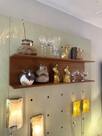 Walter Wirz voor Wilhelm Renz teak zwevende dubbele wandplank  | Sprinkelhop