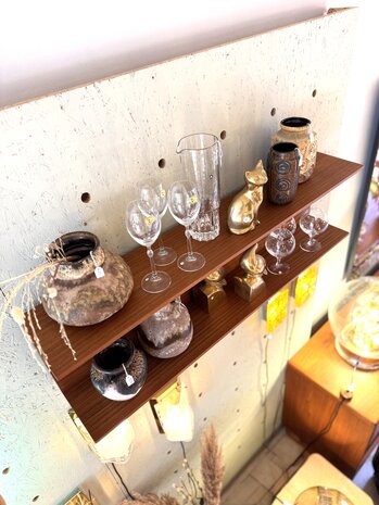 Walter Wirz voor Wilhelm Renz teak zwevende dubbele wandplank  | Sprinkelhop