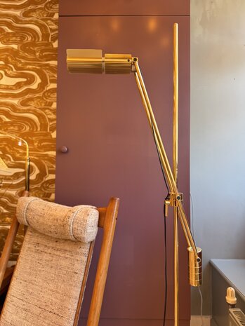 Viktor Frauenknecht voor Swiss Lamps messing haloprofil counter balanced vloerlamp | Sprinkelhop