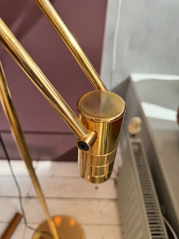 Viktor Frauenknecht voor Swiss Lamps messing haloprofil counter balanced vloerlamp | Sprinkelhop