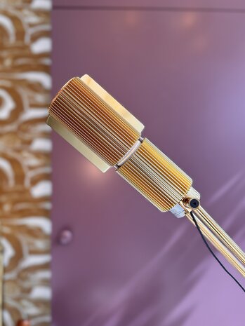 Viktor Frauenknecht voor Swiss Lamps messing haloprofil counter balanced vloerlamp | Sprinkelhop