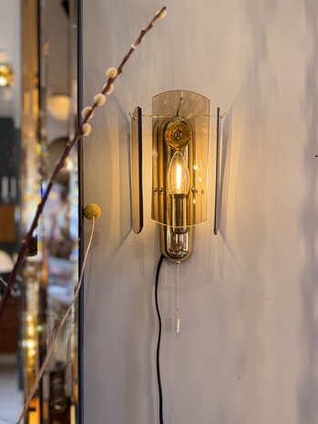 Vintage messing wandlamp met 3 rookglazen platen | Sprinkelhop