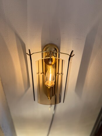 Vintage messing wandlamp met 3 rookglazen platen | Sprinkelhop