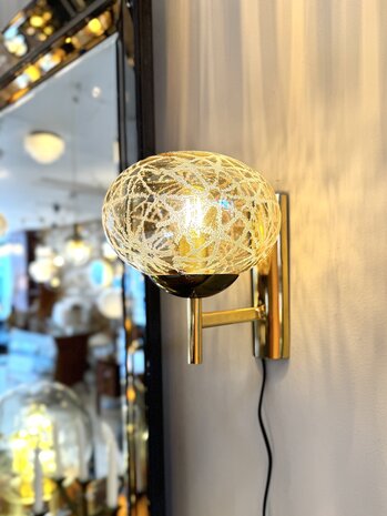 Vintage messing wandlamp met amberkleurige bol | Sprinkelhop