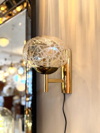 Vintage messing wandlamp met amberkleurige bol | Sprinkelhop